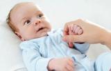 新生宝宝呕吐的12大原因！宝妈们一定要重视，不只是吐奶那么简单。